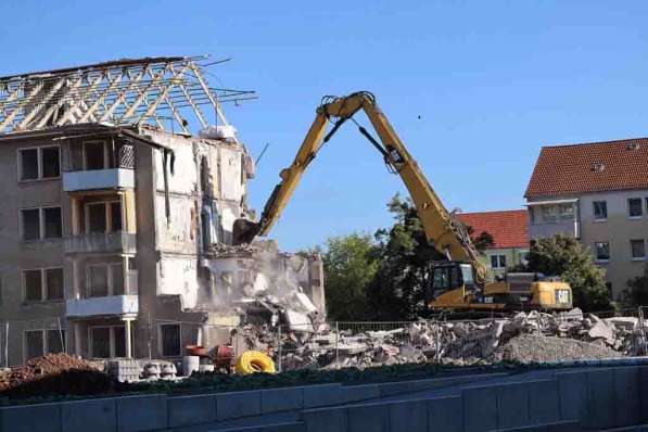 Аренда экскаватора разрушителя, демонтаж зданий в Москве