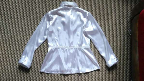 Блуза белая для девочки 8-11 лет в Омске