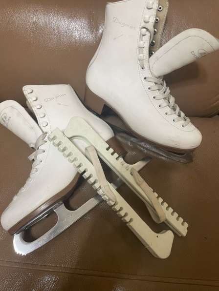 Продаю фигурные коньки 37 размер
