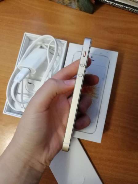 Продам iPhone se в Новосибирске