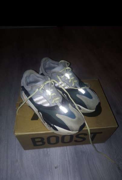 Adidas YEEZY boost 700