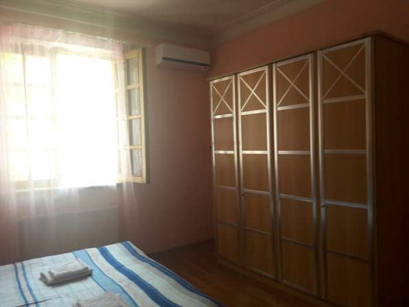 Тбилиси-посуточно 4 комнатная квартирa пр. Руставели в фото 13
