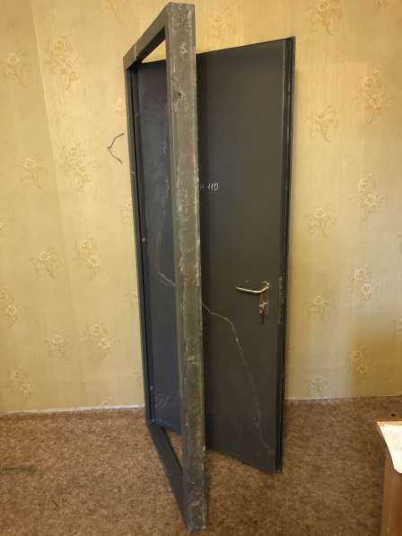 Дверь металлическая с коробкой и ключами (новая) в Санкт-Петербурге фото 3