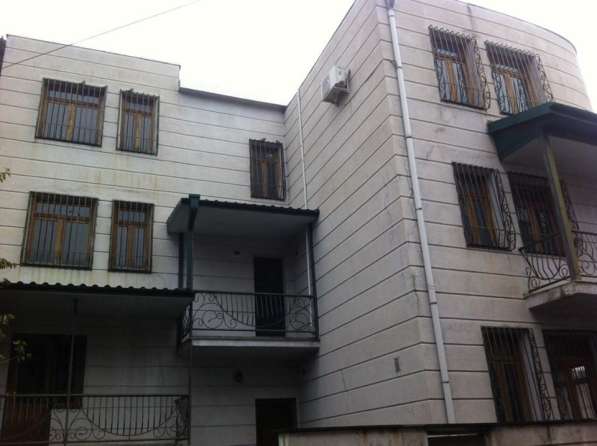В тбилиси, в старом городе прадается 3-х етажни особняк в фото 4