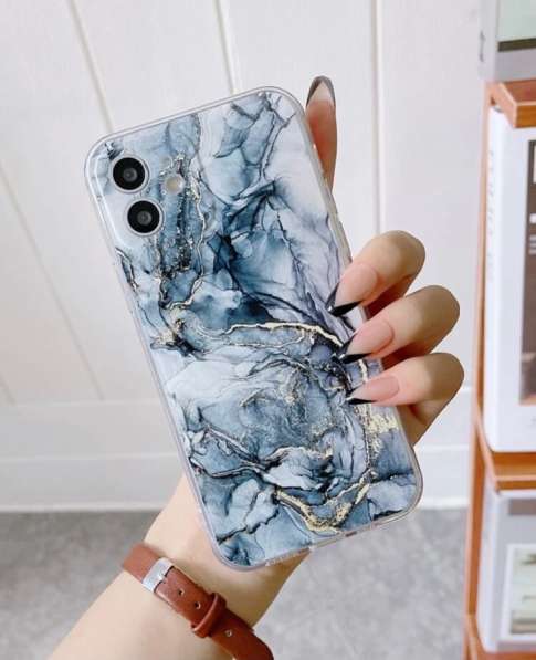 Чехлы на iPhone 11