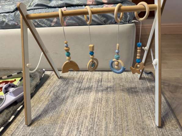 Деревянная стойка тренажер для малышей