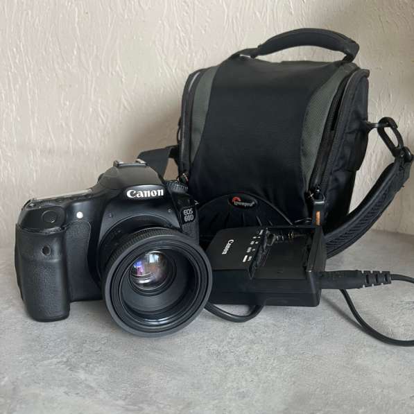 Продам фотоаппарат CANON EOS 60D в Черногорске