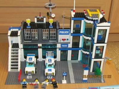 игрушку Лего Сити "Полицейский уча