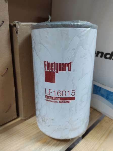 Масляный фильтр Fleetguard LF16015