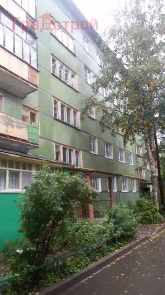 Продам трехкомнатную квартиру в Вологда.Жилая площадь 58 кв.м.Дом панельный.Есть Балкон.