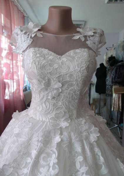 Свадебное платье с 3D кружевом в Симферополе