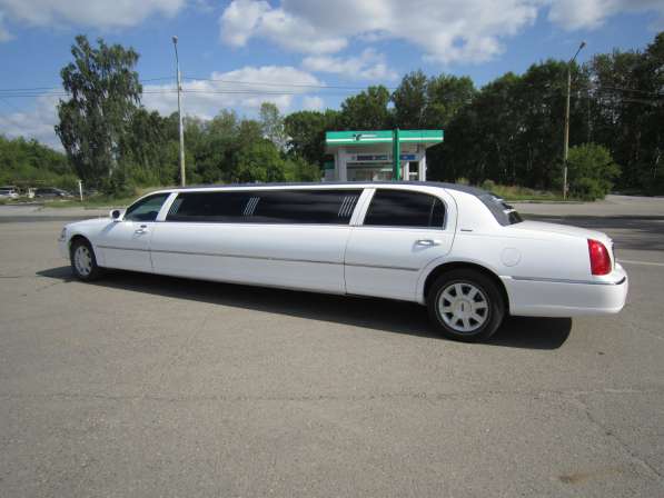 Прокат лимузина Lincoln Town Car Executive (белый) в Томске