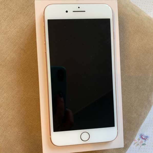 Телефон iPhone 8 Plus Gold 64 gb