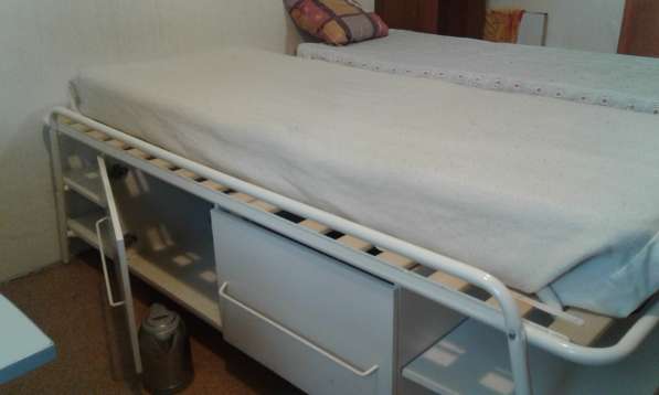 Полуторные кровати со встроенными шкафами разборные 2 шт