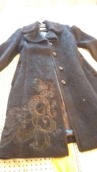 Продам шубу из чернобурки и осенние пальто размер 48-50 в Томске