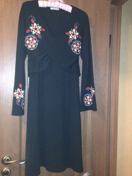 Черное платье с вышивками от george р.14 xl