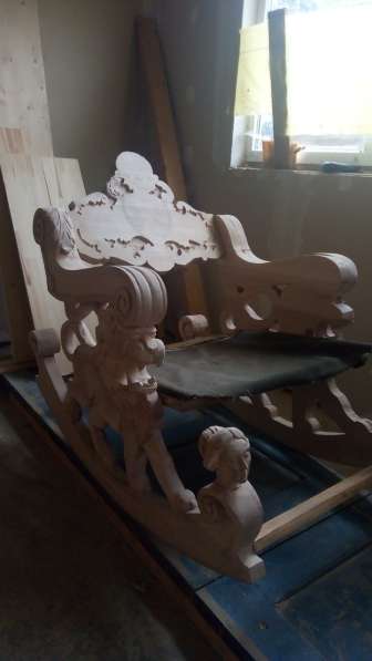 Кресла, кресла качалки, мебель из ореха на заказ в Москве