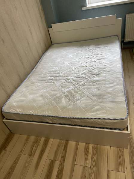 Кровать с матрасом