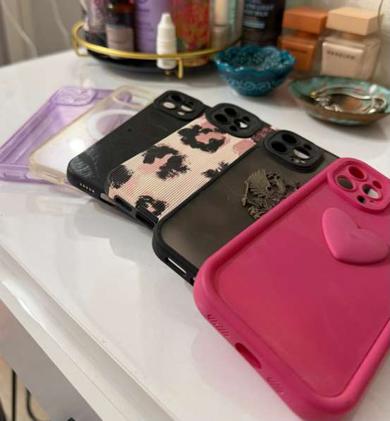 Отдам чехлы на айфон 12 pro