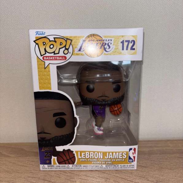 Funko pop Lebron James NBA