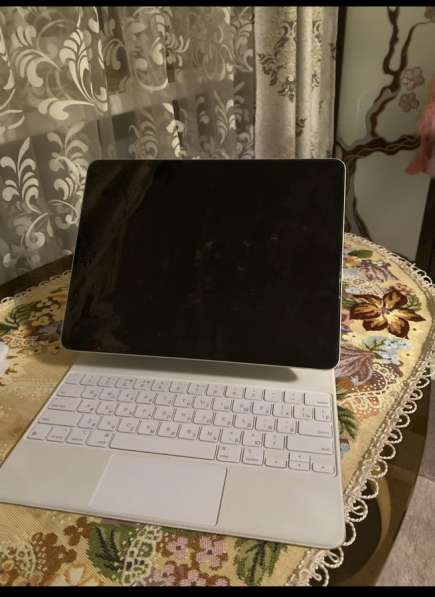 IPad Pro 12,9 (6-го поколения) + чехол