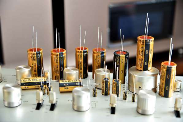 Nichicon FW Gold Audio Grade Конденсатор электролит