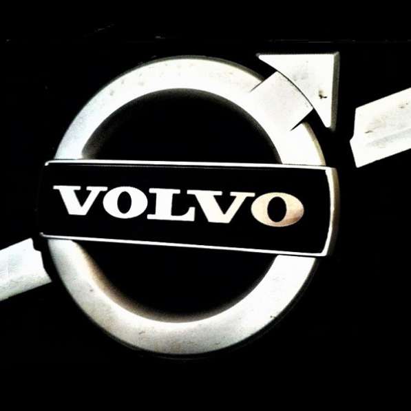 Наклейка на эмблему с логотипом Volvo, чёрная