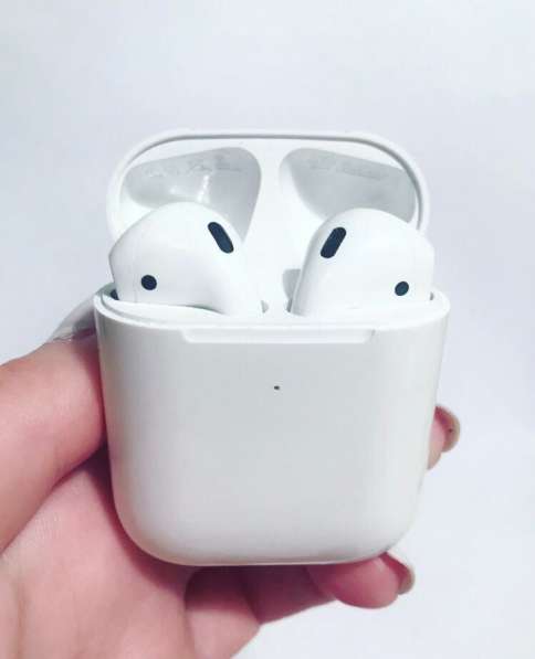 Новые беспроводные наушники AirPods