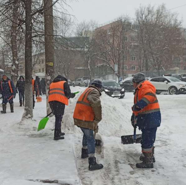 Уборка снега в Москве и области