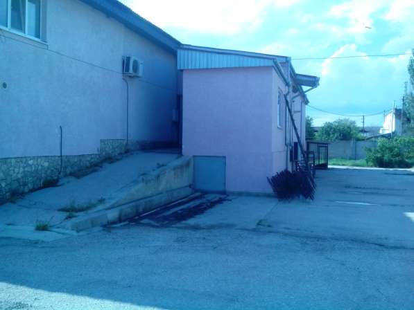 На закрытой территории склады-термосы в Феодосии фото 8
