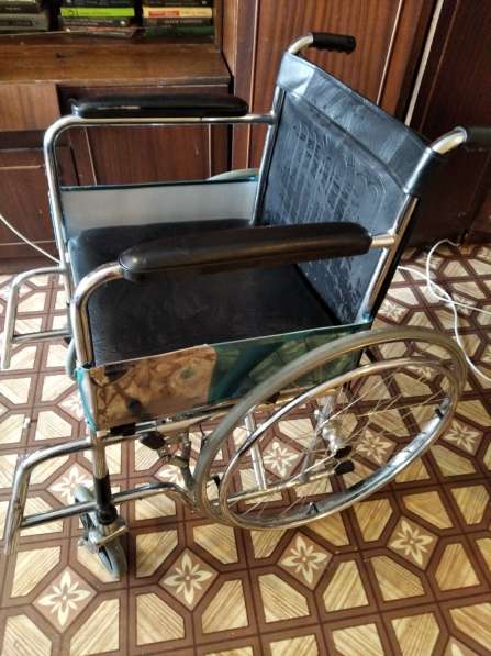 Инвалидное кресло-коляска с санитарным оснащением в фото 3