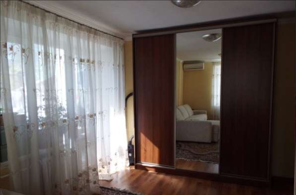 Продам двухкомнатную квартиру в Ростов-на-Дону.Жилая площадь 44 кв.м.Дом панельный.Есть Балкон.