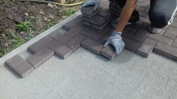 Требуется мастер по укладки тратуарной плитка и отмостки в Москве фото 6