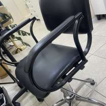Продаю парикмахерское кресло свое, в Москве