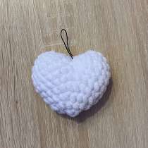 Вязаный брелок-сердечко, в Саяногорске