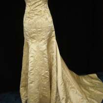 Золотое свадебное (вечернее) платье со шлейфом, в г.Черновцы