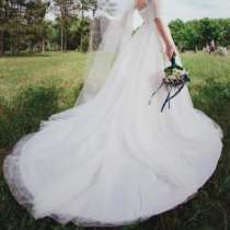 шикарное свадебное платье. С большим шлейфом, в Краснодаре