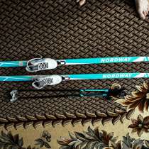 Продам лыжи и ботинки в месте, в Нижнекамске