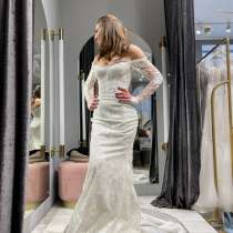 Свадебное платье белого цвета силуэта рыбки, в Москве