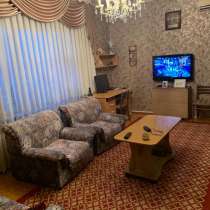 Продаю 2-х комнатную квартиру в 10 мкр+ Бонусом гараж 3х6, в г.Бишкек