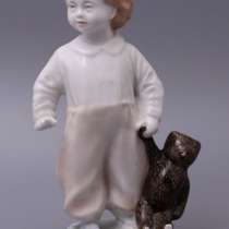 статуэтку "Мальчик с мишкой",, в Москве