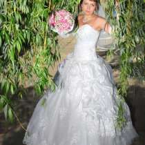 Продаю красивое свадебное платье, в Самаре