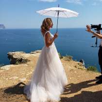 Свадебное платье и зонт, в Феодосии